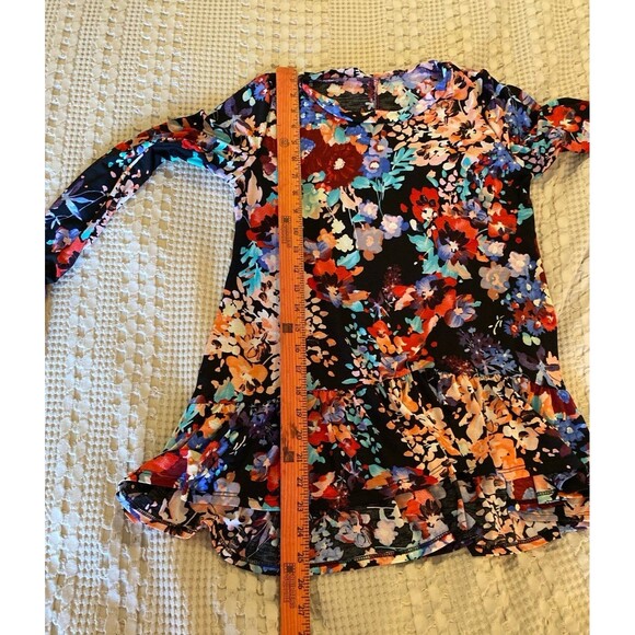 Floral Blouse Size Small to Medium Pinks Blues Rounded Neck Hi Low Hem Top CUTE! - Picture 8 of 9